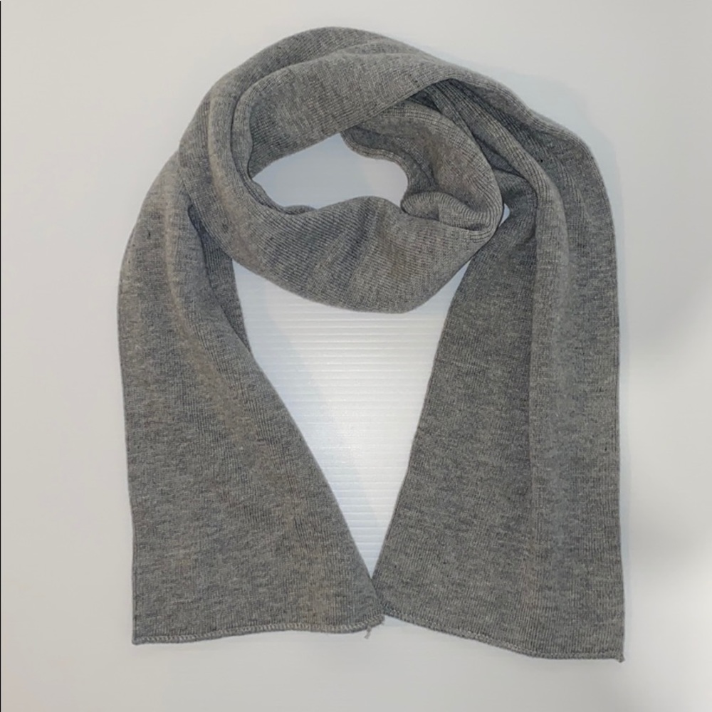 Unisex Grey Knit Scarf